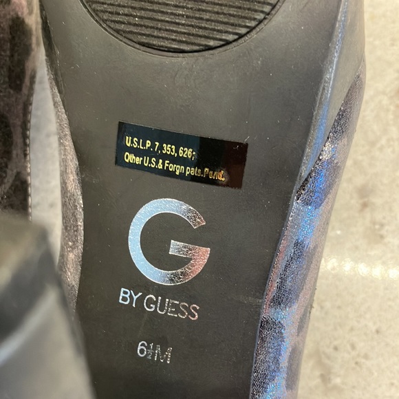 Guess 5” platform pumps in metallic leopard print - Picture 4 of 6